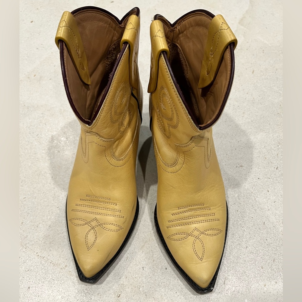 Isabel Murant boots purchased in Italy April 2022.